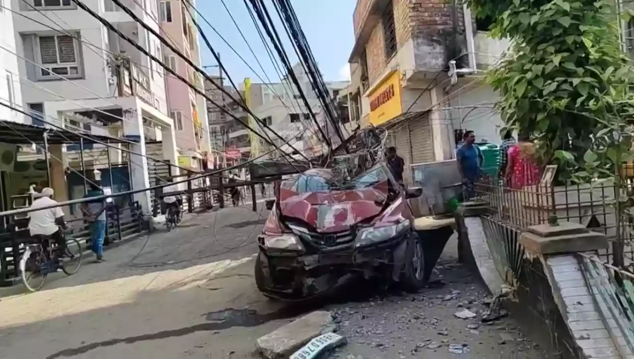 Speeding car hits 2 pedestrians, collides with pole in Newtown