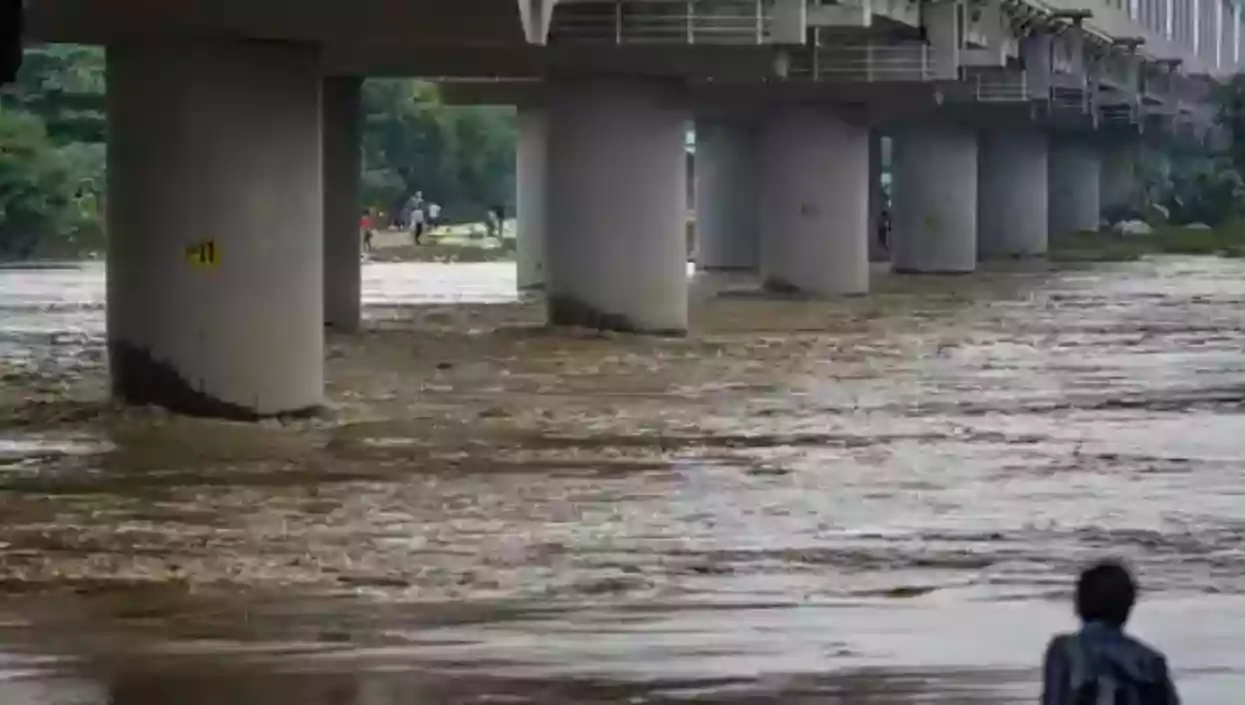 Delhi issues flood alert as Yamuna rises, old railway bridge to be shut from Tuesday