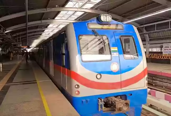 Kolkata Metro halts late-night trains, passengers face new challenges