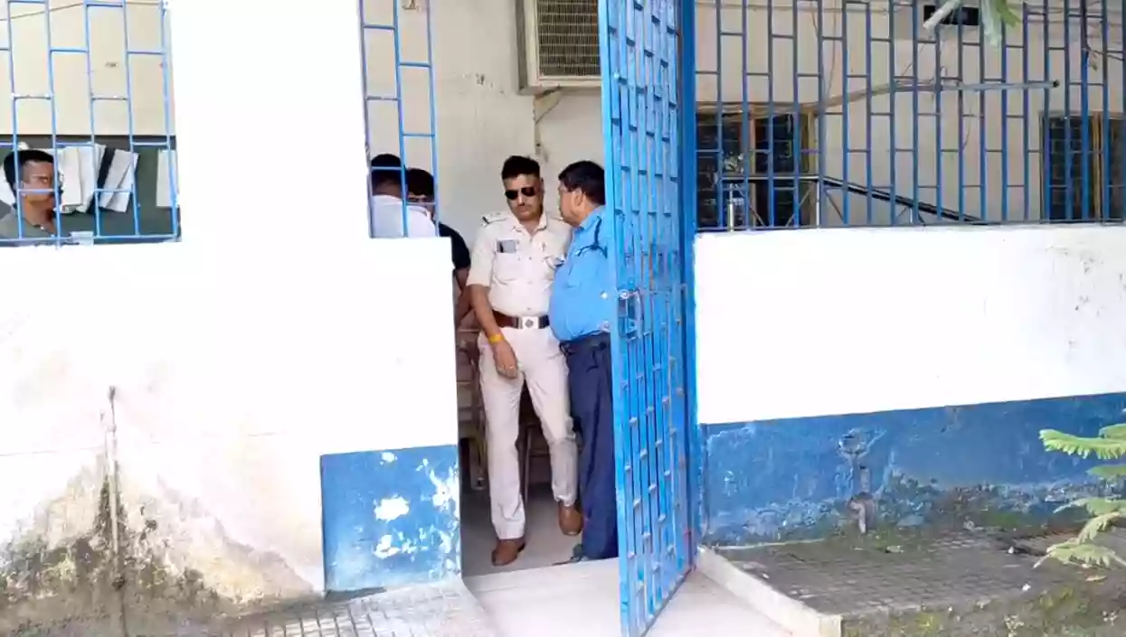 Gorakhpur man held at Kolkata Airport for tampering with expired passport to travel to Bangkok