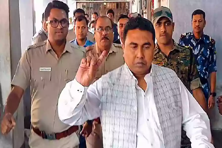 CBI raids suspended TMC leader Sheikh Shahjahan daughter's Sandeshkhali house  in ED assault probe