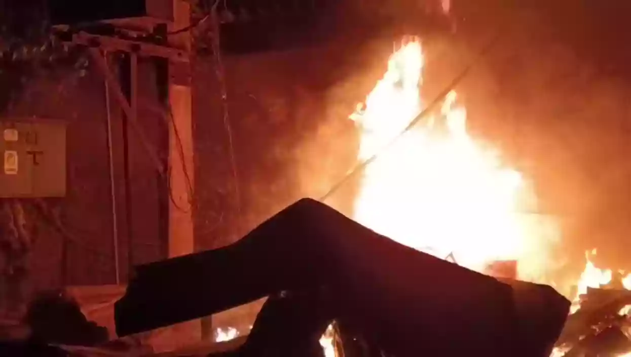 Late-night blaze destroys garage and parked vehicles in Howrah, Fire Dept launches investigation