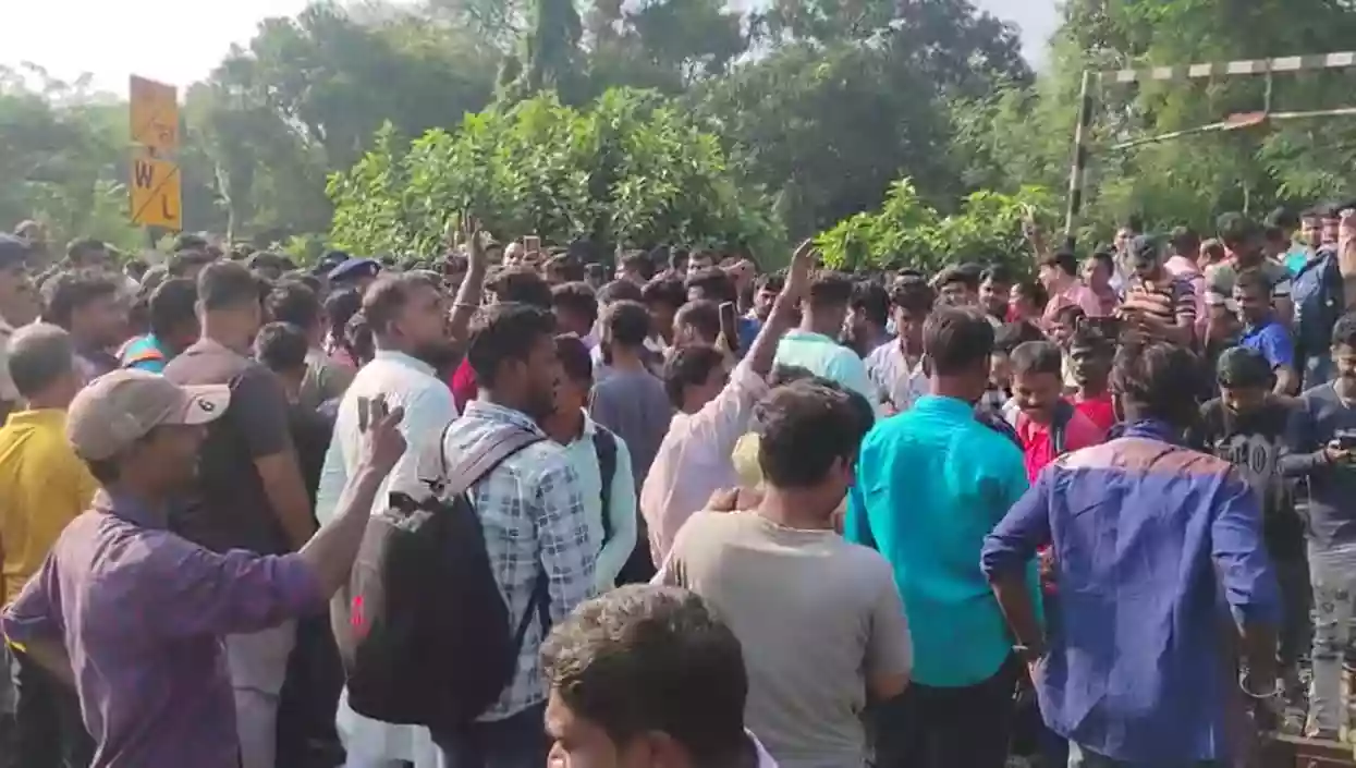 Passengers block railway tracks over repeated train delays on Howrah-Amta route