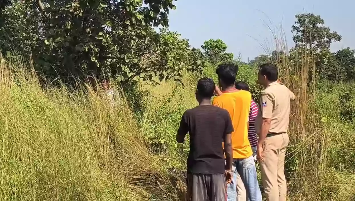 Missing woman found hanging in Kakurkunda forest, panic spreads in Salanpur area