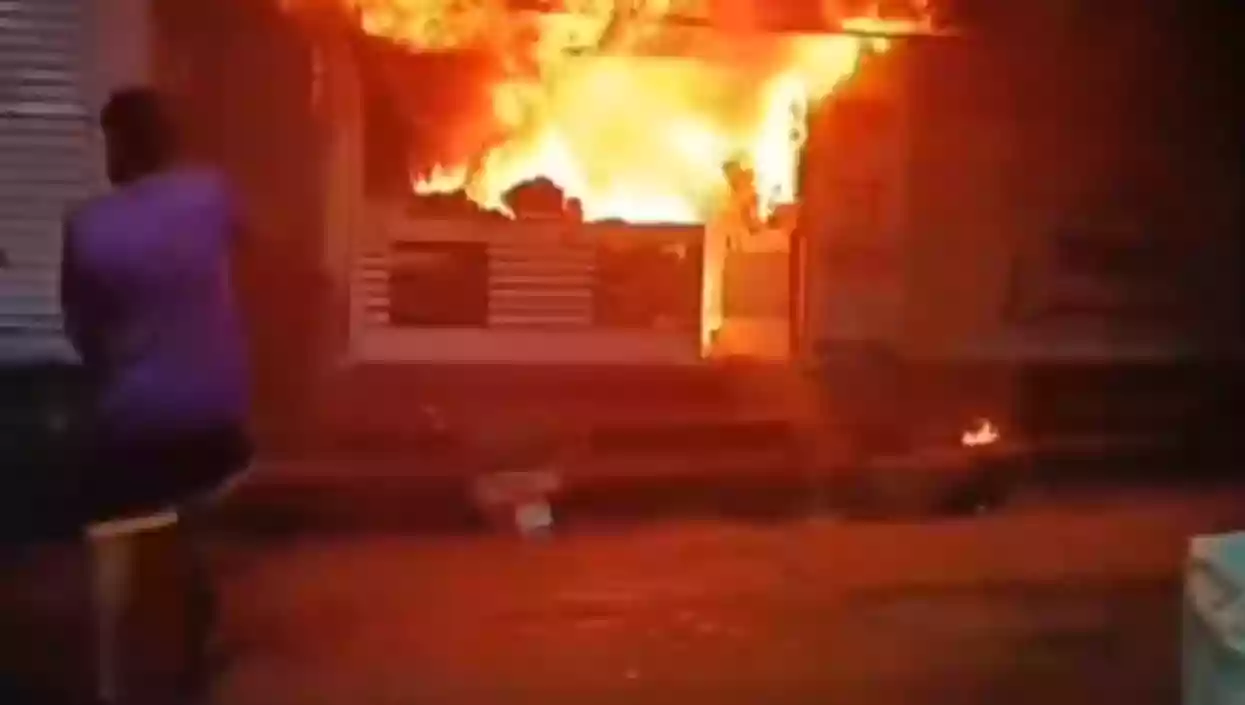 Departmental store gutted in Ghusuri, Howrah; Owner alleges late response from fire brigade
