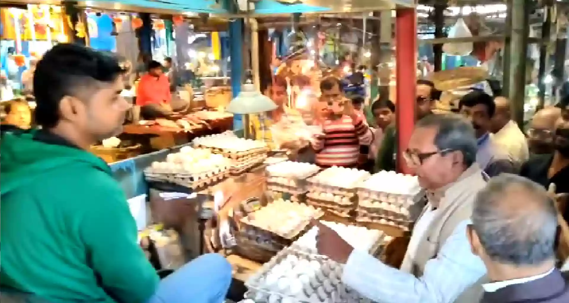 Egg prices touch Rs 8-9: Task Force raids Kolkata markets, warns traders
