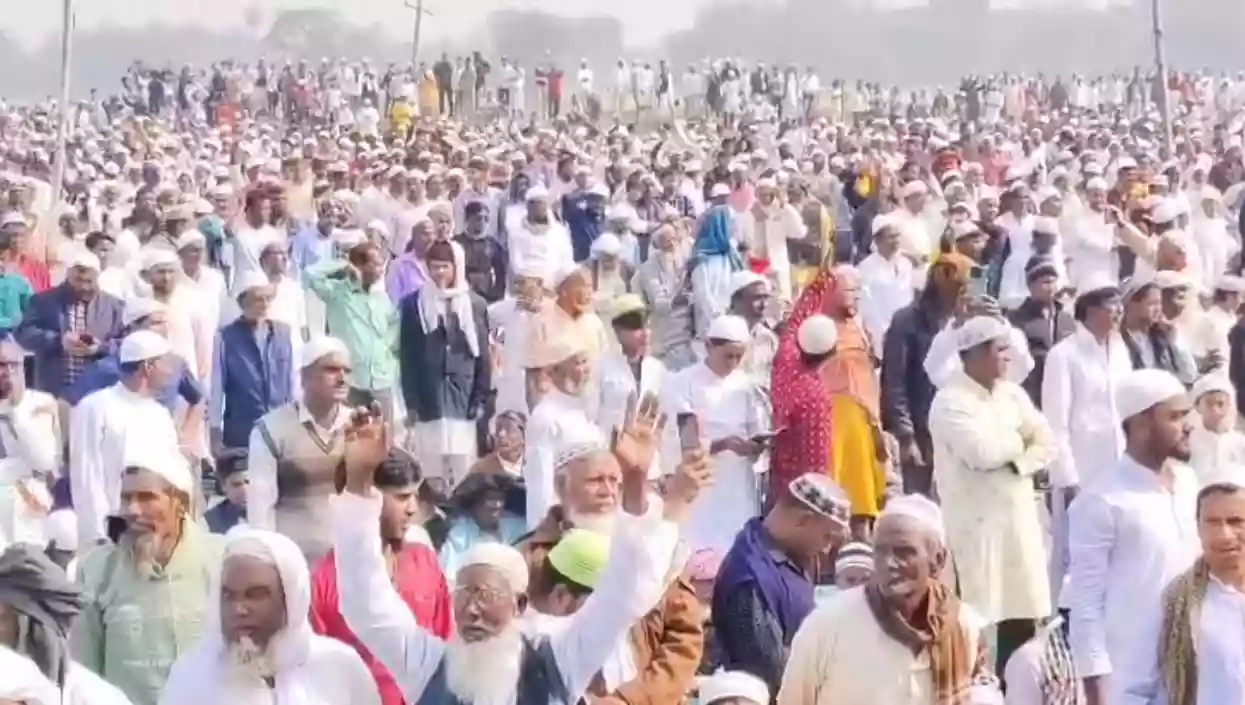 Mass turnout at Babri Masjid foundation stone site as thousands join Friday prayers in Beldanga