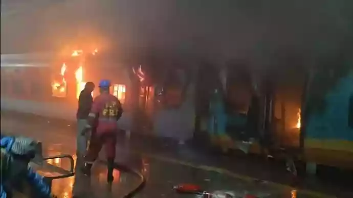 2 coaches of Tata-Ernakulam Express burst in flames in Andhra Pradesh, one passenger dies