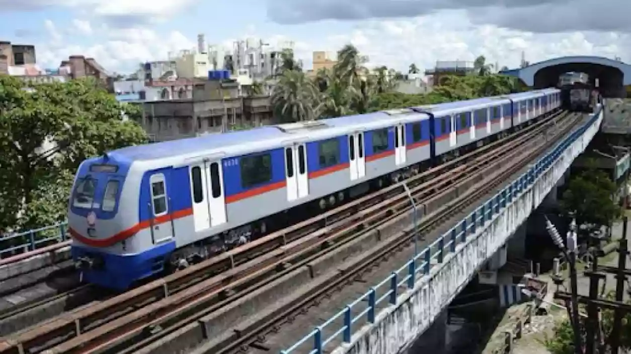 Kolkata Metro’s Blue Line disrupted briefly due to technical glitch, services restored