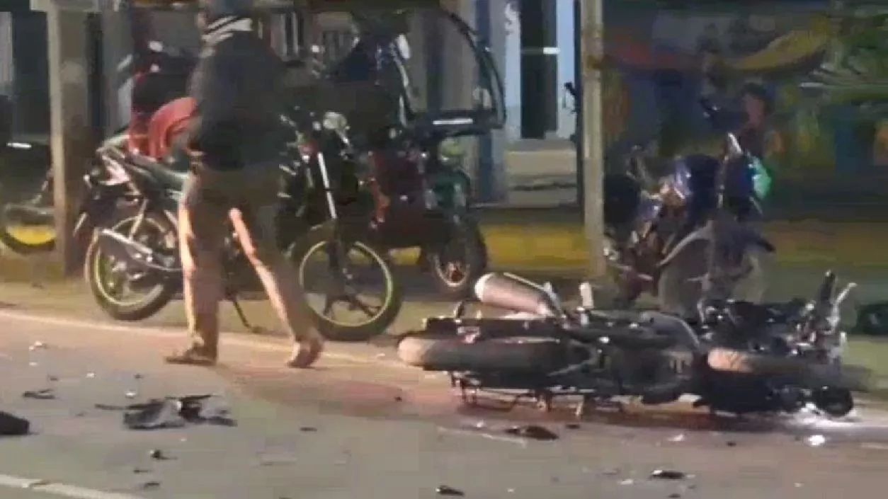 Reel-making stunt ends in crash near Bankura SP office, 4 injured