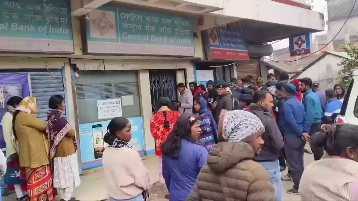 Panic at Siliguri bank as security guard’s firearm misfires, 5 injured