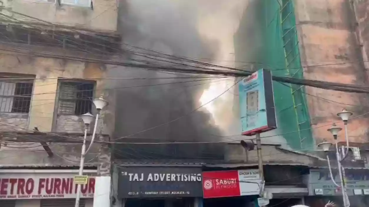 Massive fire erupts at shop in Kolkata's B.B. Ganguly Street; 10 fire engines rush in