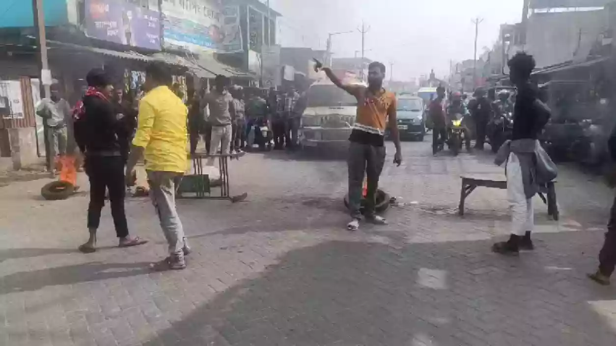 Protest over SIR hearings blocks Basanti State Highway, vandalism reported