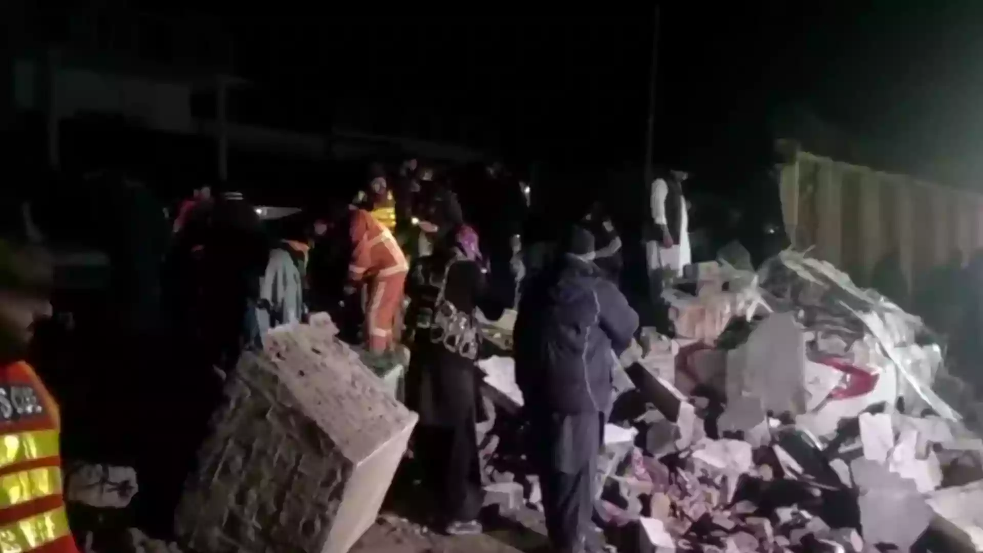 Suicide bomber kills 7, injures 25 at Pakistani peace leader's home