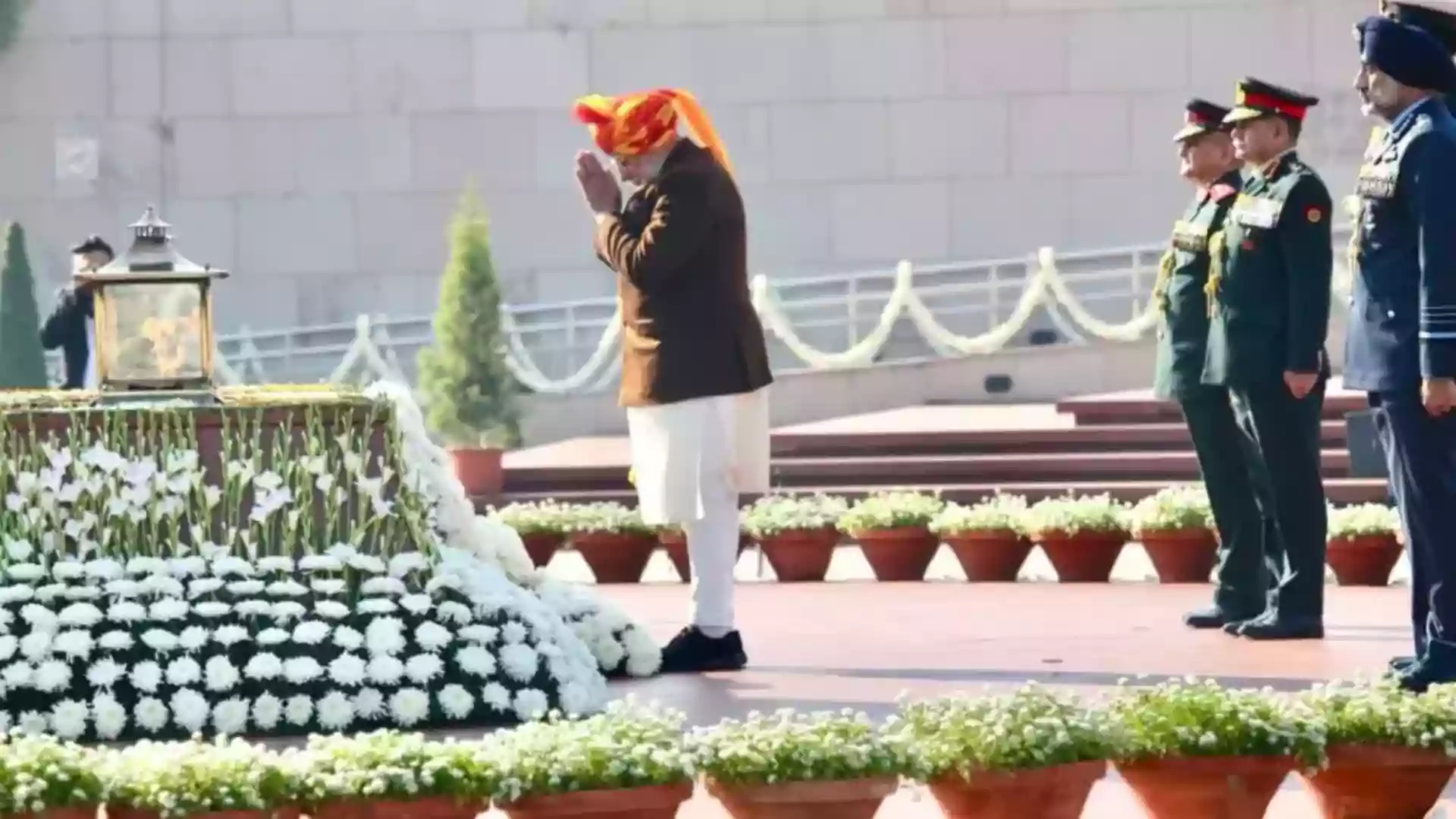 PM Modi pays homage to the fallen at National War Memorial, 77th Republic Day gets a solemn start 