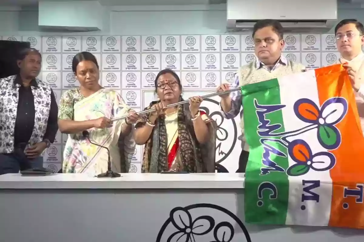 BJP MP Khagen Murmu's first wife Aruna joins Trinamool in presence of Bratya Basu and Birbaha Hansda