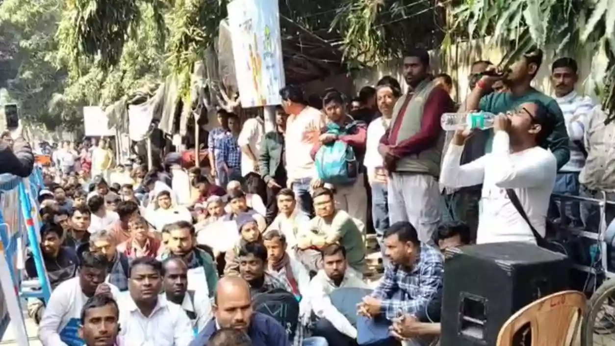 Gram Panchayat tax collectors stage sit-in after police stop march to Panchayat Bhavan