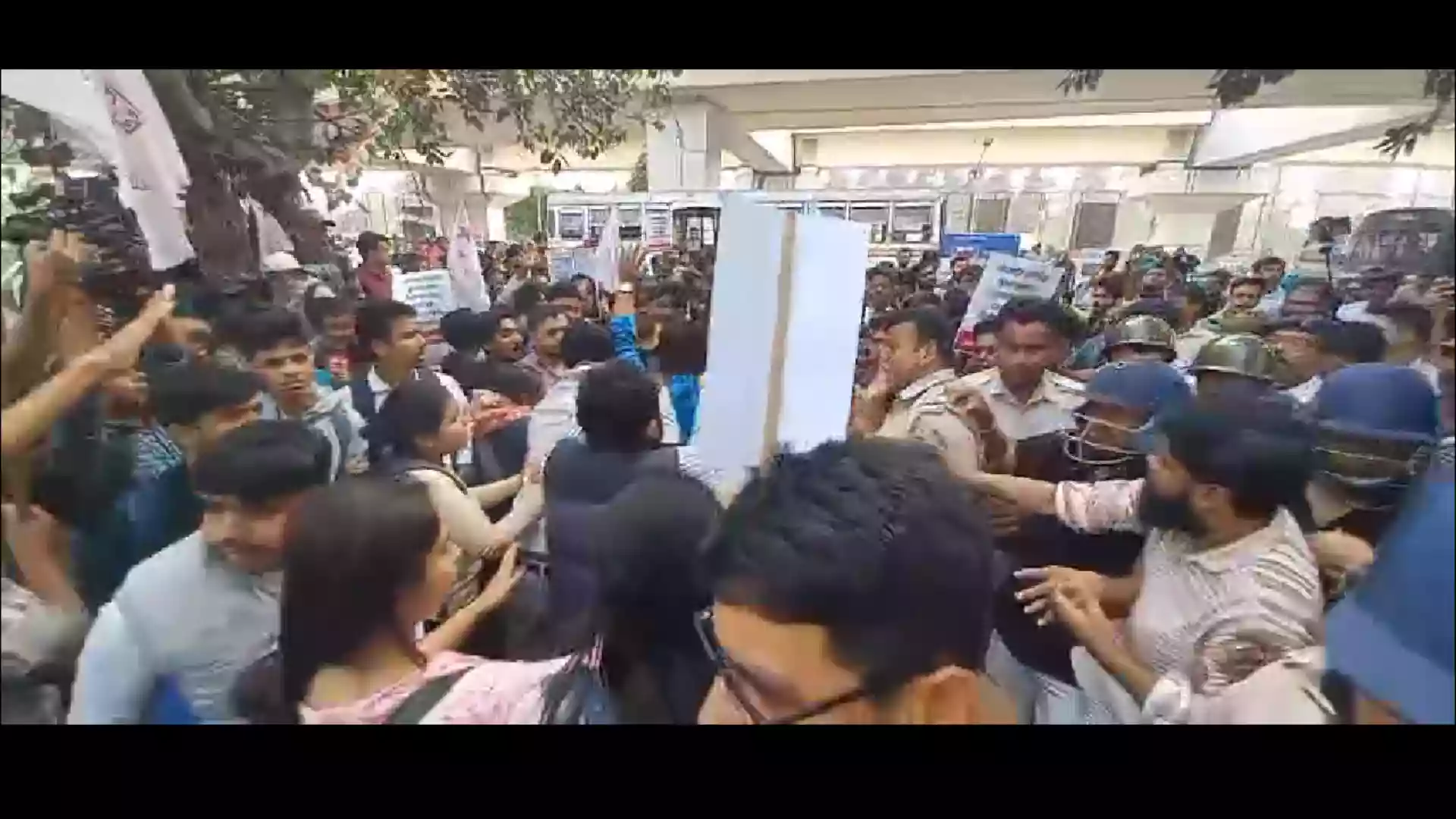 Teacher shortage, pending grants, school fees spark SFI march to Bikash Bhavan