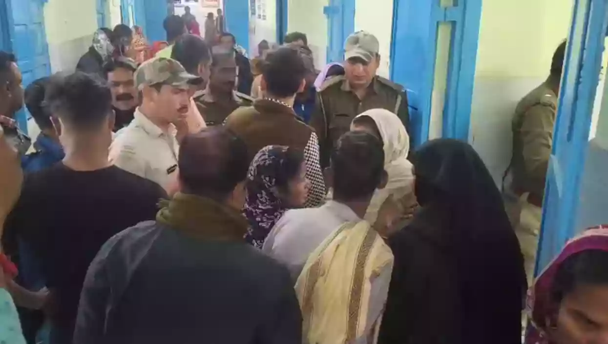 4 Madhyamik students injured in motorcycle-toto collision, police help them reach exam centre