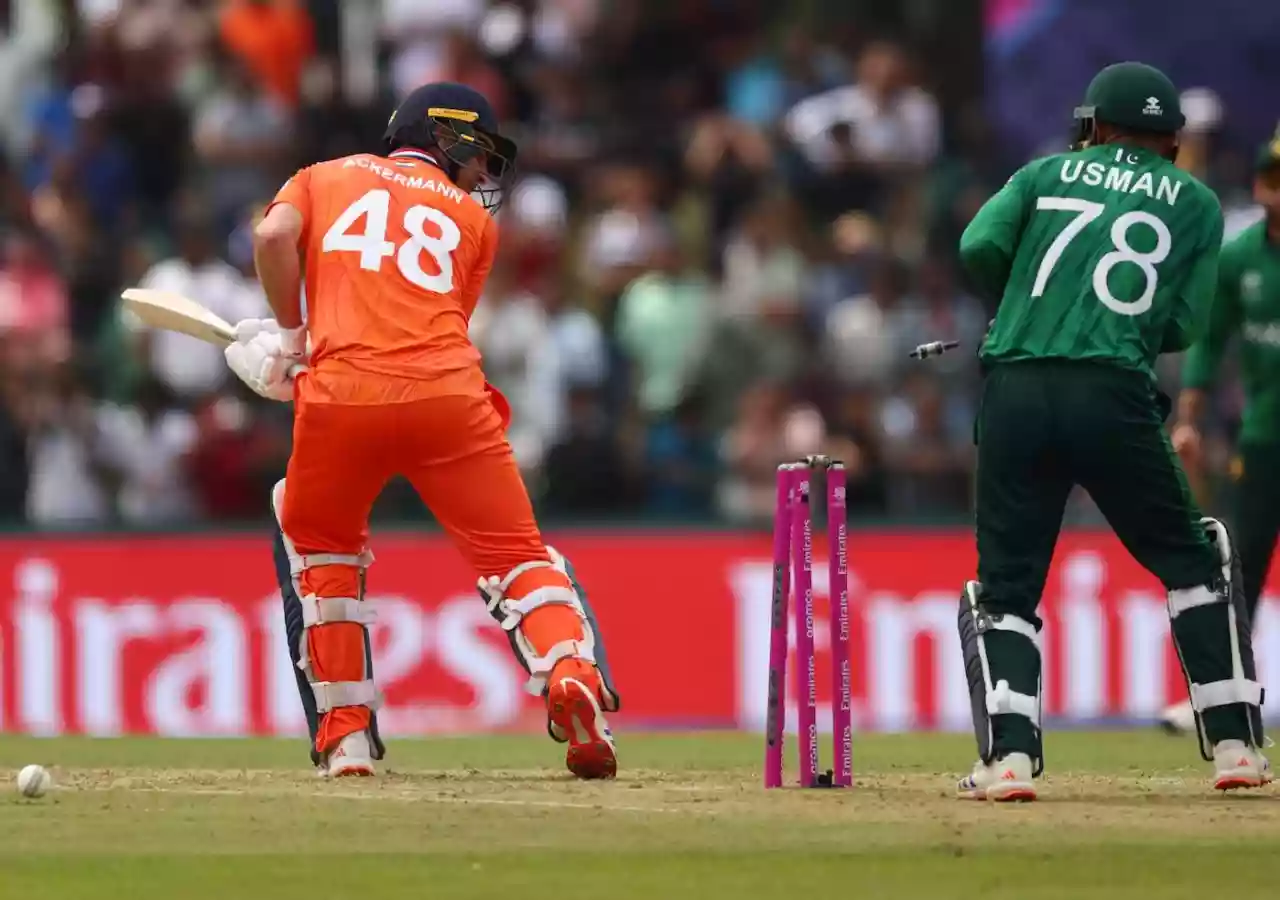 T20 World Cup: Pakistan  narrowly beats Netherlands by 3 wickets