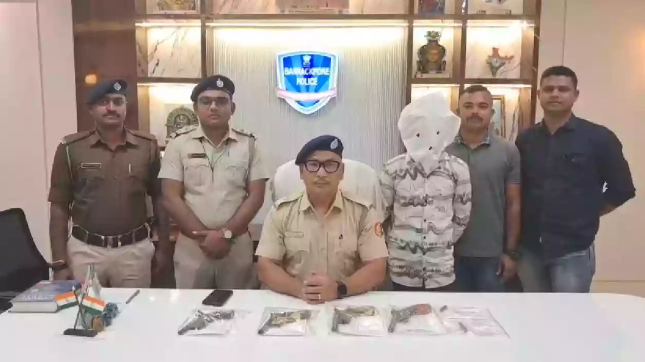 Four illegal guns seized in Bhatpara, accused sent to court