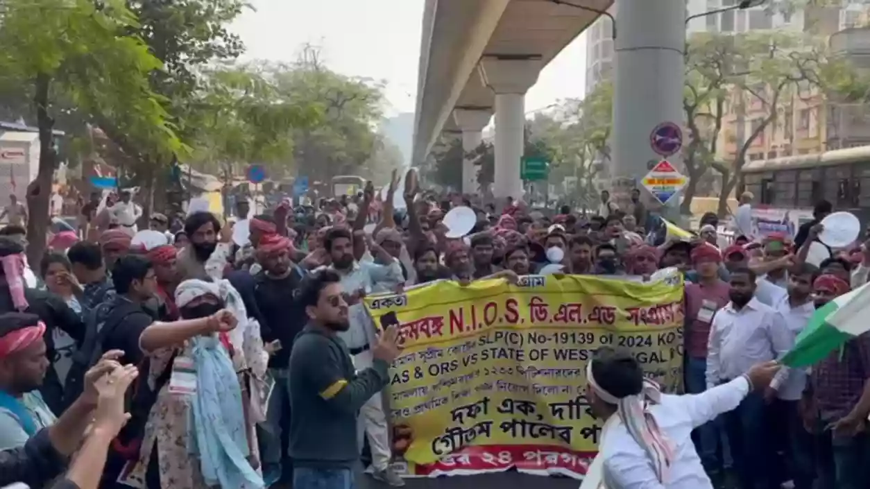 NIOS DELEED candidates march to Bikash Bhavan seeking jobs, clash with cops