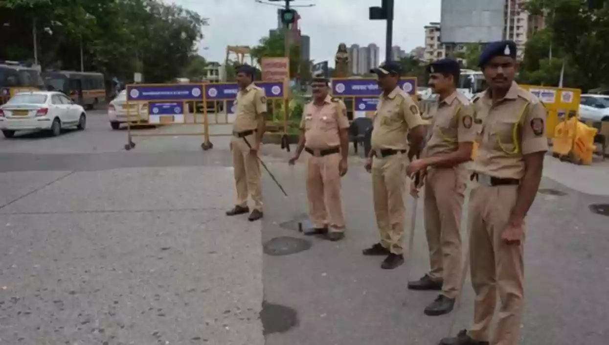 Six courts in Gujarat evacuated after bomb threat emails sent to district courts