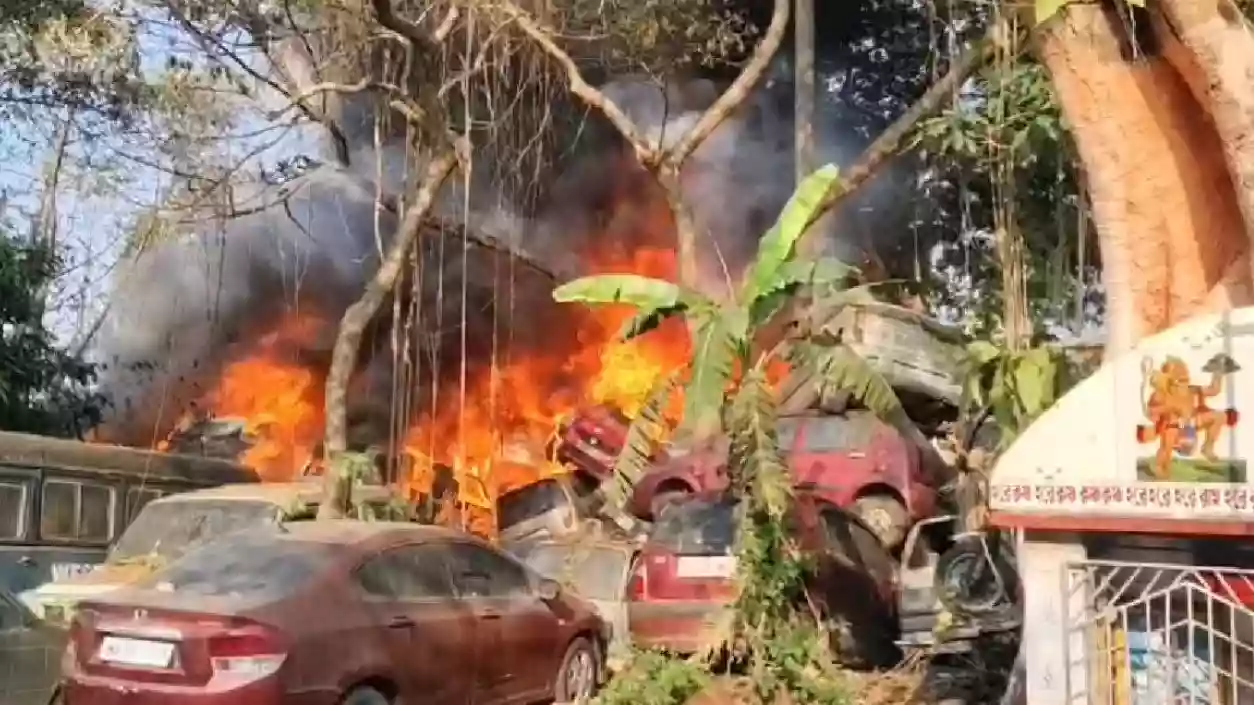 Scrap vehicle fire triggers major blaze in Bandel Kala Bazar