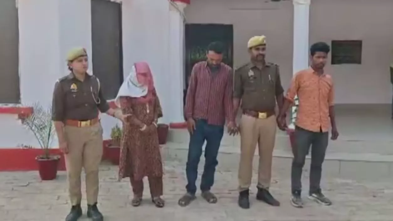 UP man blackmails ex-lover with private videos; She strangles him, burns face with acid