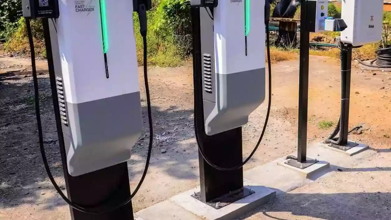 Kolkata Police to set up 25 EV charging stations across city for fleet expansion