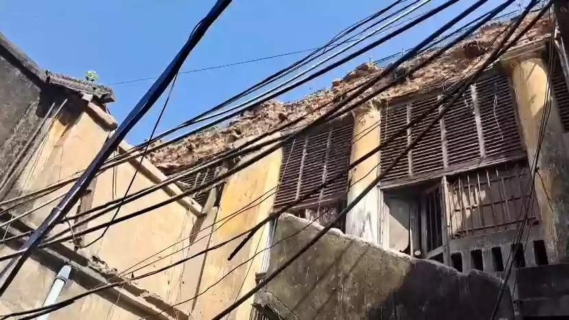 Portion of 150-years-old building collapses in Park Street, local blames earthquake
