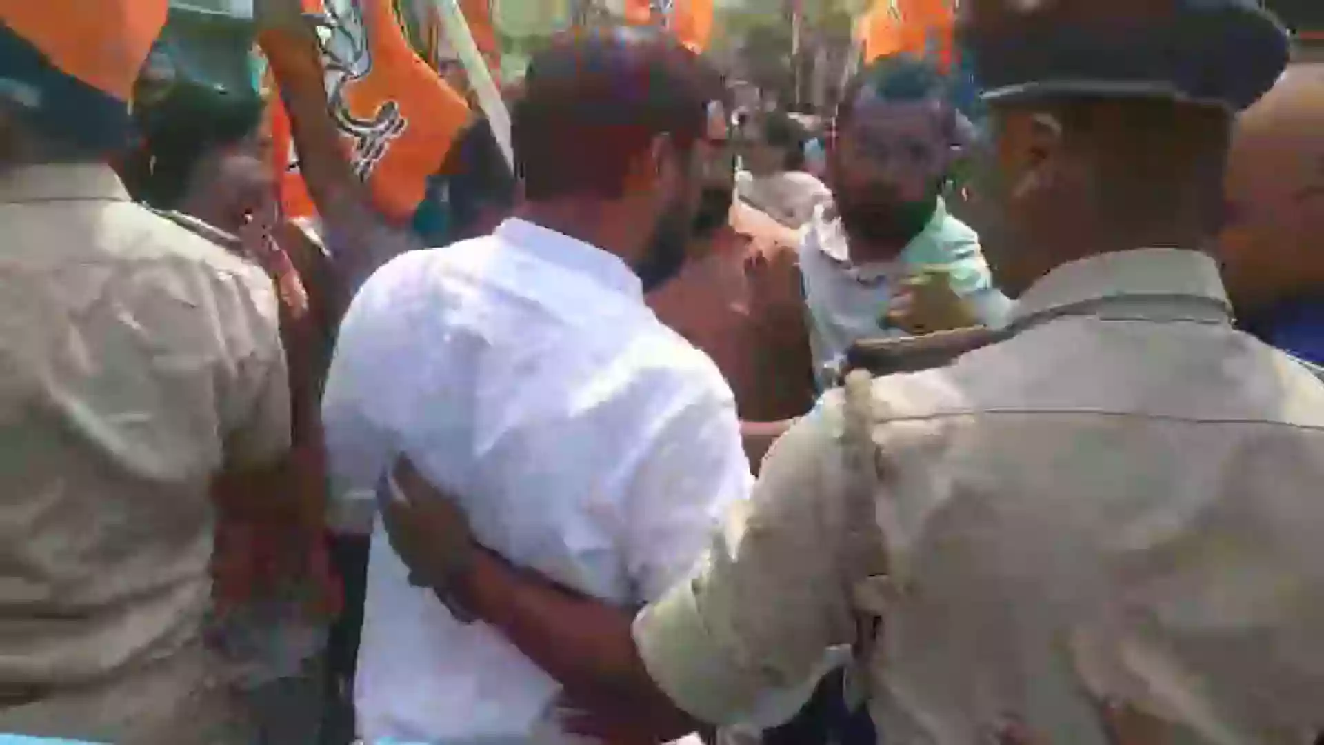Police stop BJP bike rally supporting Parivartan Yatra in Naihati, scuffle breaks out