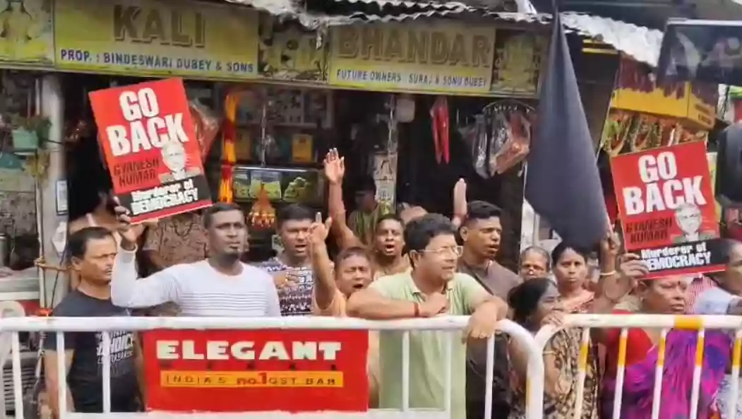 Protesters show black flags, raise go-back slogans against Gyanesh Kumar at Kalighat temple