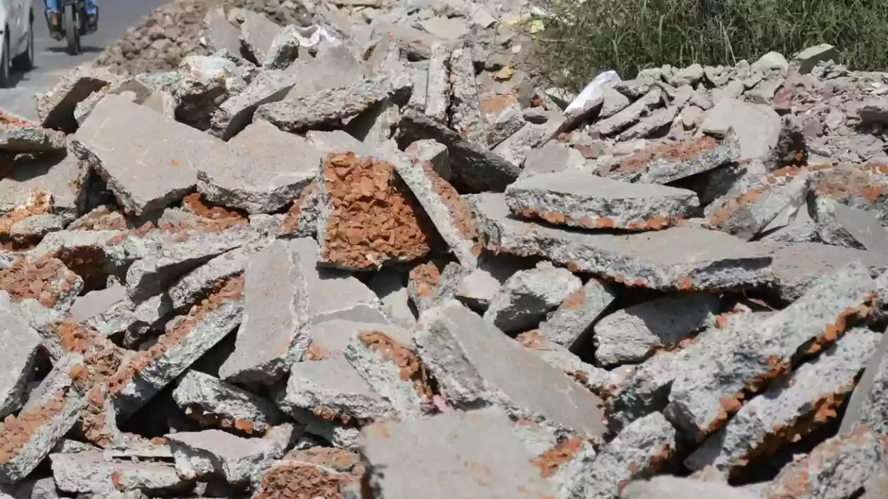 Accident during canal repair causes collapse of 60-70 shops in Midnapore 