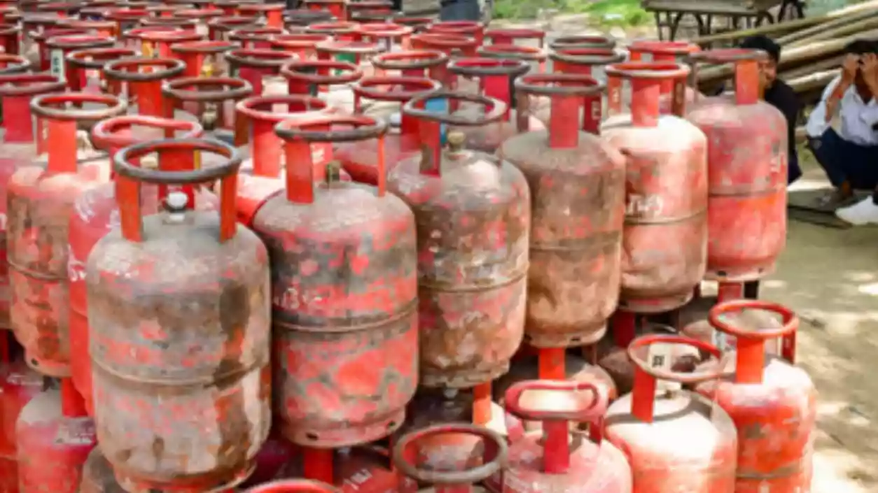 ‘No hardship to citizens’: Bombay HC closes LPG shortage plea after Centre’s assurance
