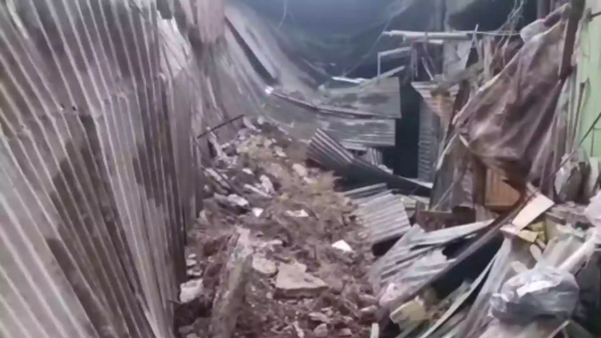 One killed after roof collapses at Netaji Commercial Market in Malda, another injured