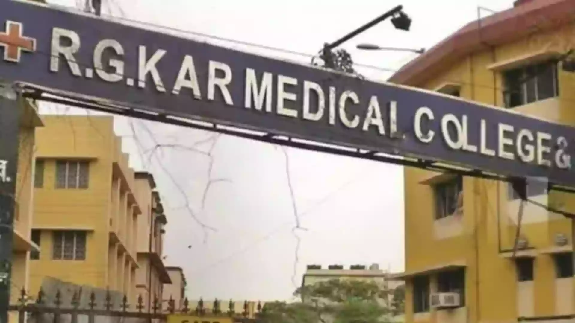 Patient dies at RG Kar after being forced to walk to toilet without stretcher, family claims mismanagement