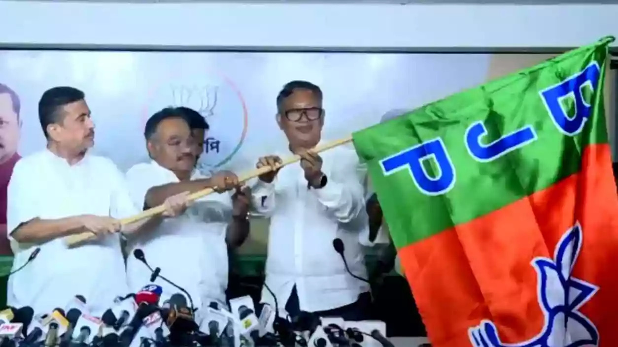 Ex-TMC MLA Arghya Roy Pradhan joins BJP in presence of Shamik & Suvendu