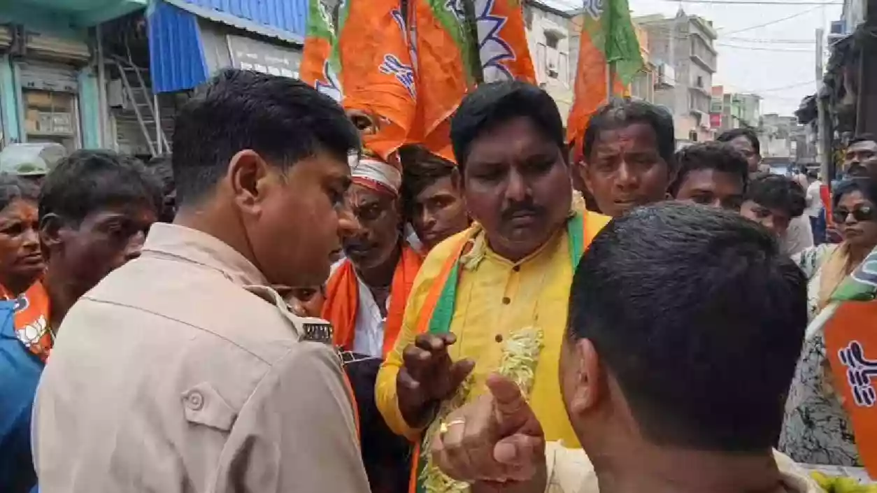 At least 8 cops suffer injury during BJP-TMC clash in South 24 Pgs' Basanti