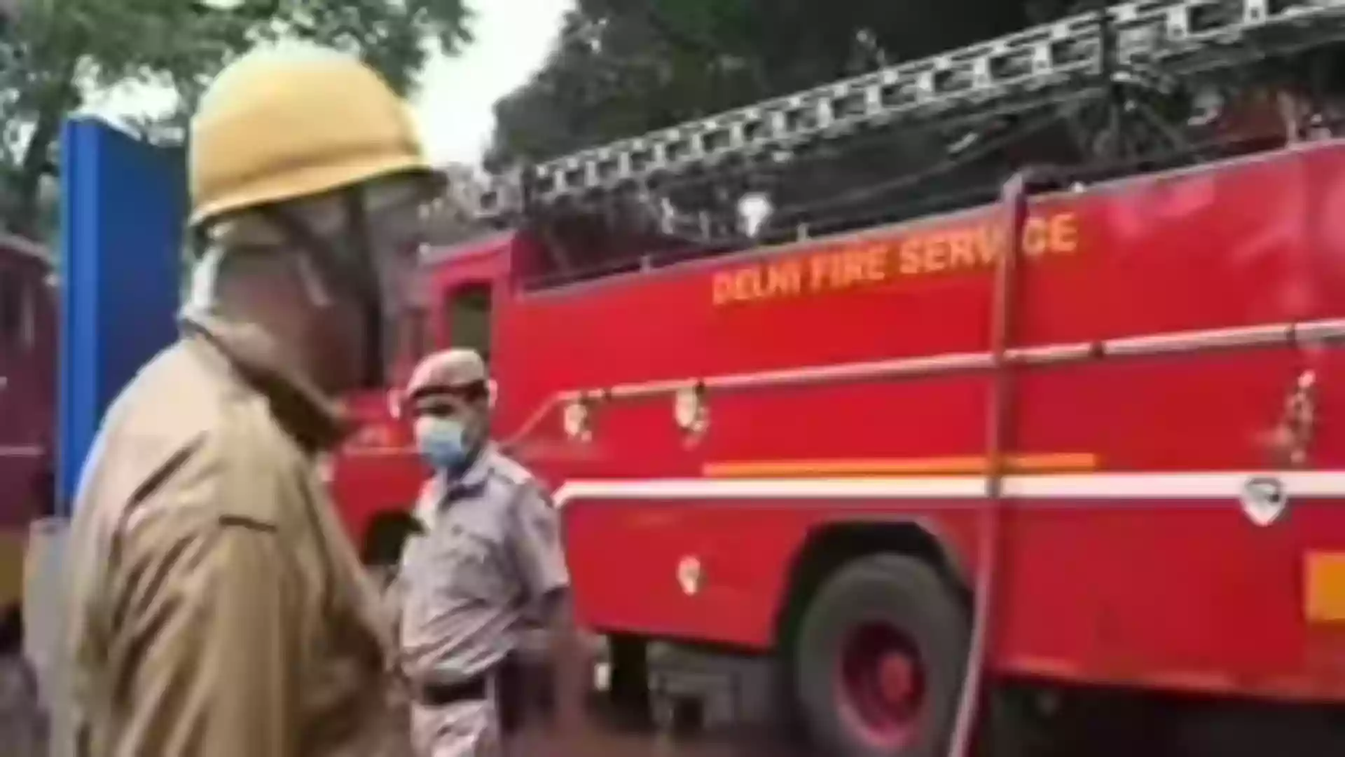 Four people jump from first floor of burning building in Delhi; 11 fire tenders on spot