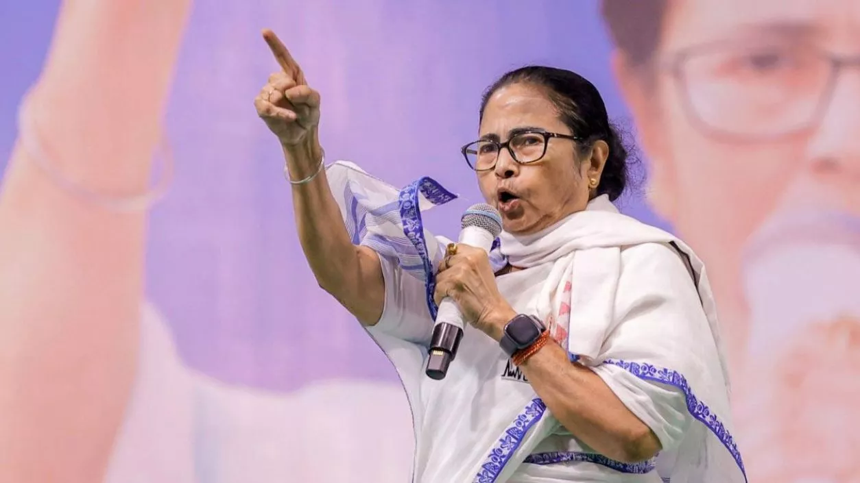 “Don’t fall for BJP promises”: Mamata claims 'gas and cash benefits will stop after polls'