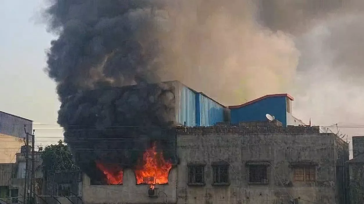 Several garment shops engulfed in early morning blaze in Durgapur