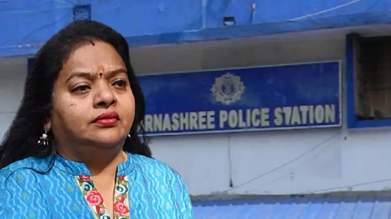 FIR against Ratna Chatterjee in Parnasree incident; 6 TMC workers arrested