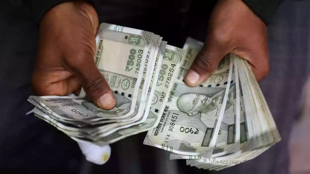 ₹5 lakh cash seized near Joka during naka checking, 5 intercepted with vehicle