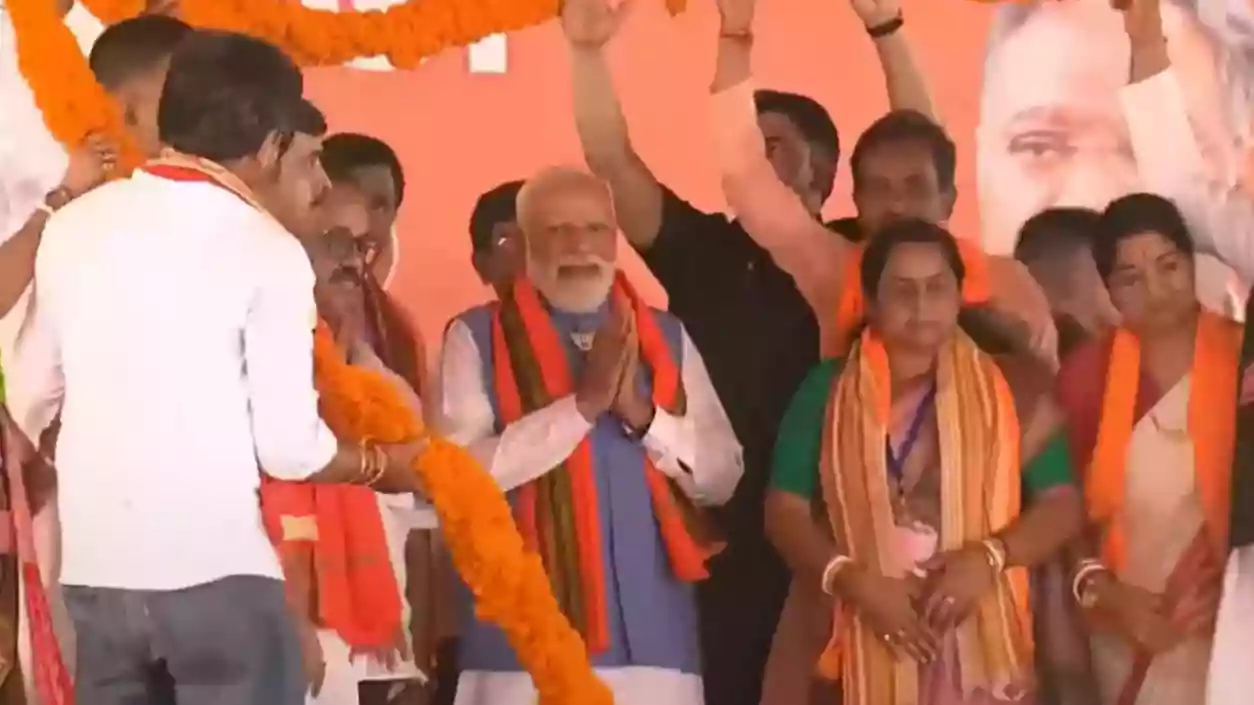 PM Modi vows to end ‘rule of fear’ in Bengal, promises audit of 15 years of TMC rule