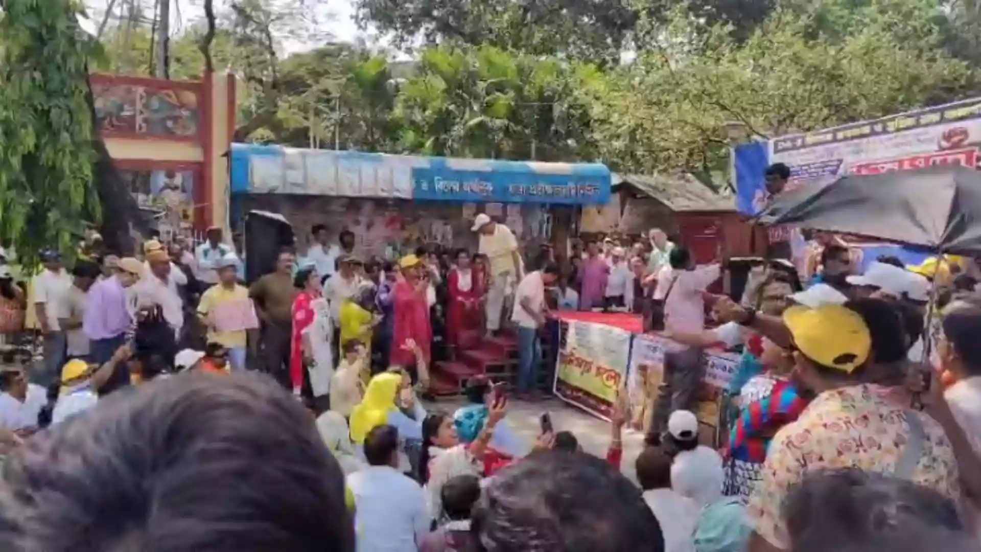 Joint Manch protests at Hazra, demands DA dues and permanent jobs for workers