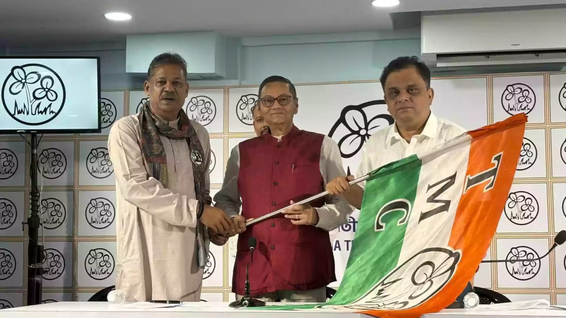 Netaji's grandnephew Chandra Kumar Bose joins TMC in presence of Kirti Azad and Bratya Basu