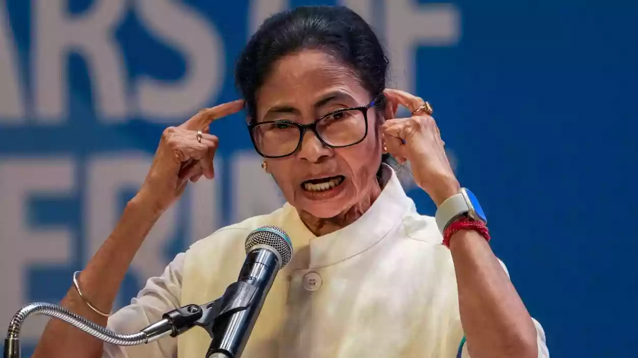 'Noida is burning and Yogi babu comes and says bulldozers will run in Bengal' roars Mamata Banerjee