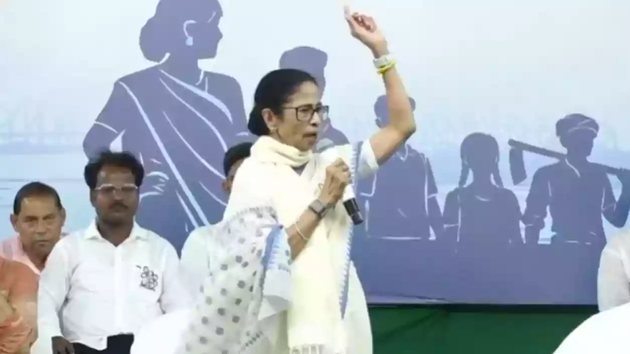 Mamata threatens legal action against Amit Shah over 'violence' remarks, says “Home Minister cannot say this”
