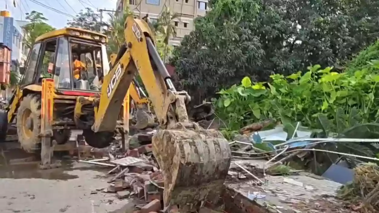 “Bulldozer politics” reaches Bengal? Jagaddal land dispute takes dramatic turn after regime change